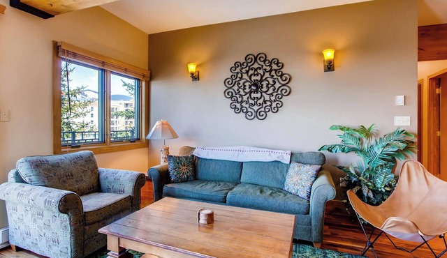 Unique & Modern 3 BR/2BA Condo- Ski-in/Ski-out by RedAwning
