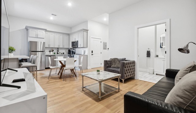 Unique modern 3-bedroom apt 8 mins to Newark Airport! 20 minutes to Manhattan