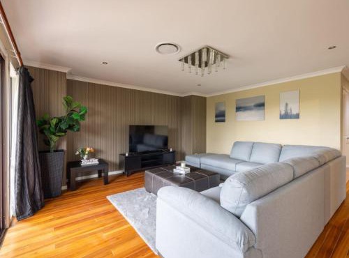 Unique Modern 4BR House for Your Getaway Stretton