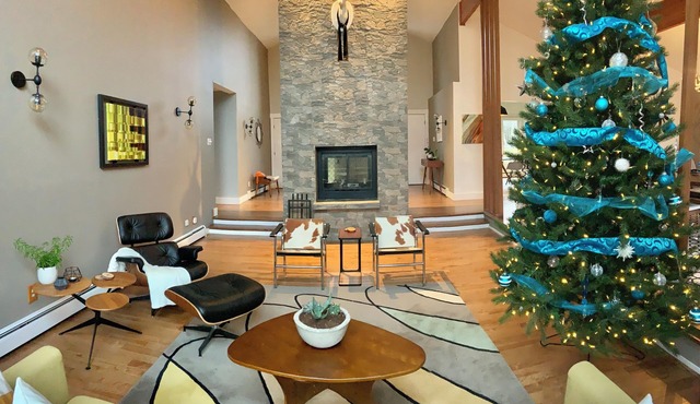 UNIQUE Modern Character Home - Sleeps 10 ($)