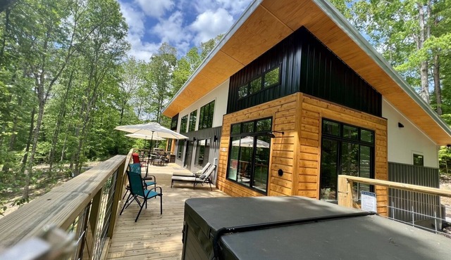 Unique modern home with Hot tub on 10 acres with King size bed near Chattanooga