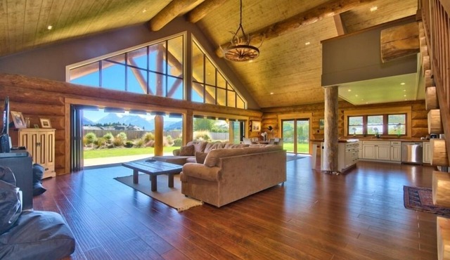 Unique Modern Log Home - Stunning Mountain Views, Designed for Comfort