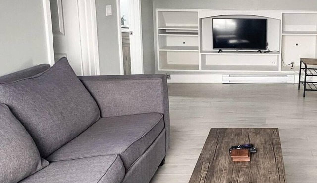 Unique Modern Luxury 2 Bedroom Apartment