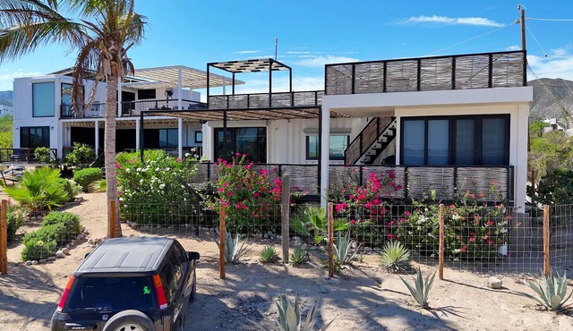 Unique modern repurposed shipping container home. 250mb+ WiFi with Starlink backup. Lounge in a hammock or day bed on one deck or teak furniture w/firepit on the other. Store gear in a large secure guest locker. Free use of SUPs and beach toys.