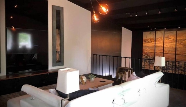 Unique Modern - Rustic Retreat