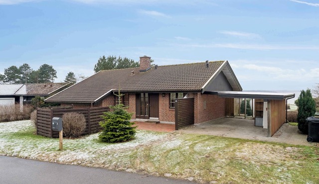 Unique nature holiday with panoramic water views