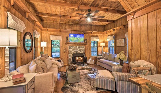 Unique Nature Lovers Haven with Fire Pit and BBQ!