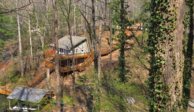 Unique, newly refurbished house on Lake Lanier, SC.