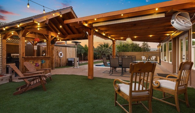 Unique Oasis: Large Pool & Spa