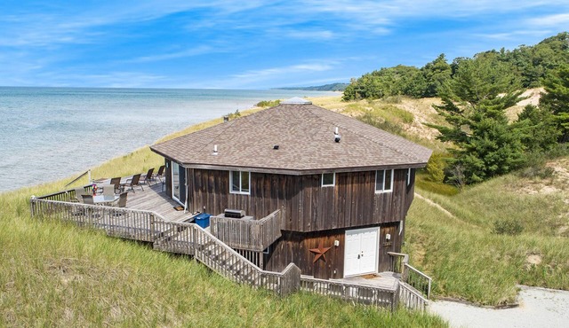 Unique Octagon Cottage On Lake Michigan Surrounded By Dunes & A County Park!