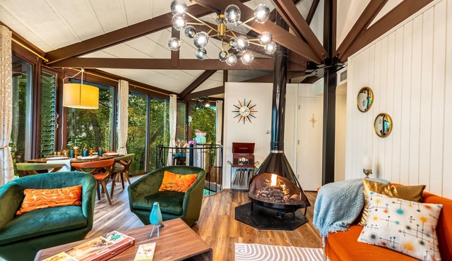 Unique octagon house in woods- Hot tub, pool, fireplace, firepit