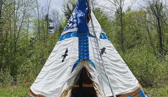 Unique Off-grid stay in the heart of the White Mountain National Forest