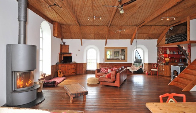 Unique Old Chapel. Walk to beach. Fri-Fri booking Jul/Aug unless by arrangement.