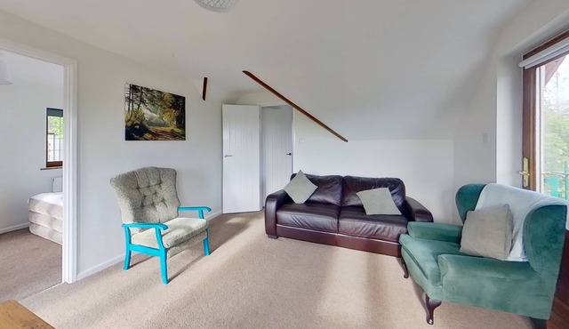 Unique one bedroom guest house with secure parking - stunning views