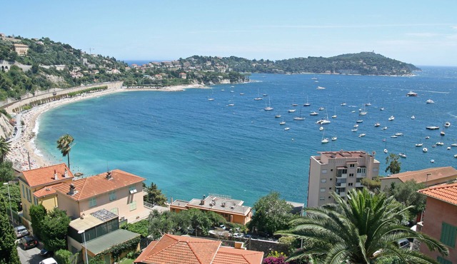 Unique panoramic sea views from balcony and living room. 400 m walk to beach.