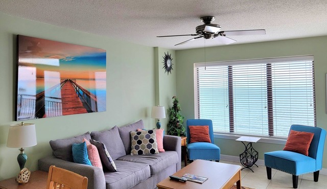 Unique Panoramic Ocean View condo, 3 BR/3 BATHS Corner Unit.