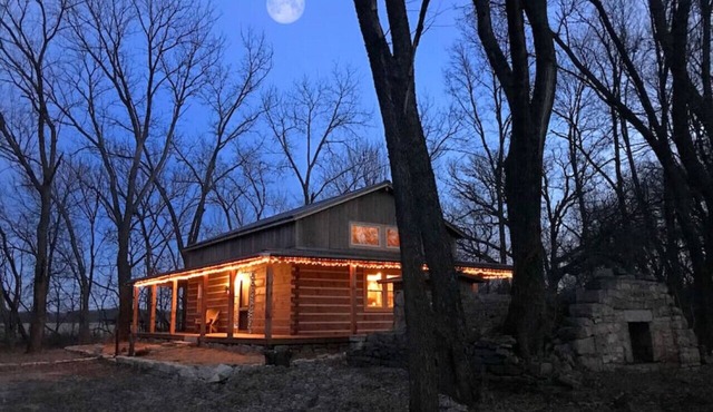 Unique Paw Print Cabin nestled in the Flint Hills!