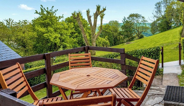 Unique, peaceful, cosy and quaint cedar wood built holiday lodge.