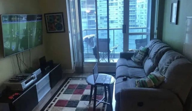 Unique, peaceful, perfect stay to experience city of Toronto and its quality.