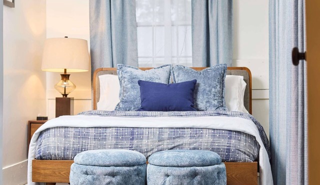 Unique Plaid Home, Min Away from Memorial&SSU+Pets