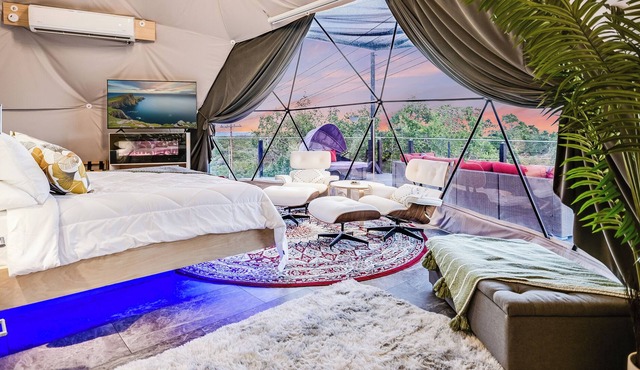 Unique & Plush Eco-Glamping Resort in TX Hill country!