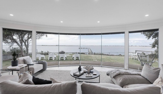 Unique & Premium Waterfront Luxury Retreat-Private Jetty-Pet Friendly