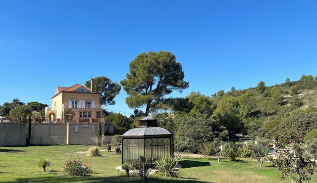 Unique: Privatization of a manor house with swimming pool between Aix and Marseille