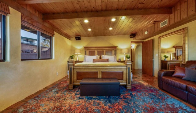 Unique Property/2 BR 1 BA/Patio/Kitchenette