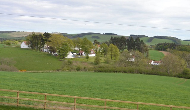 Unique property, in a peaceful and serene location, within easy reach of all amenities.