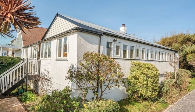 Unique Railway Carriage Home on Selsey Seafront – Sleeps 7, 5 Bedrooms
