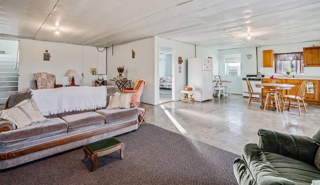 Unique Relaxing Getaway With Country Lodging 3 Bedroom Cottage by Redawning