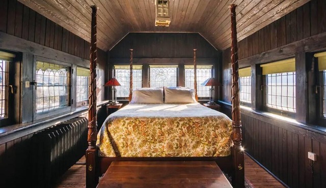 Unique, restored, Arts and Crafts historical home. Furnished.