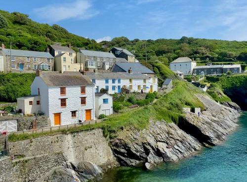 Unique Retreat - 2 bedroom cliff top cottage with large terrace