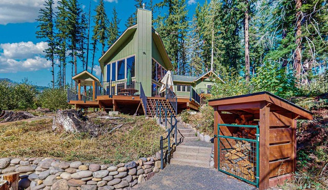 Unique riverfront home & cabin with amazing views, deck, & W&D - dog-friendly