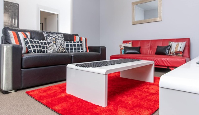 Unique Riverview Cottage-Modern 3 bedroom