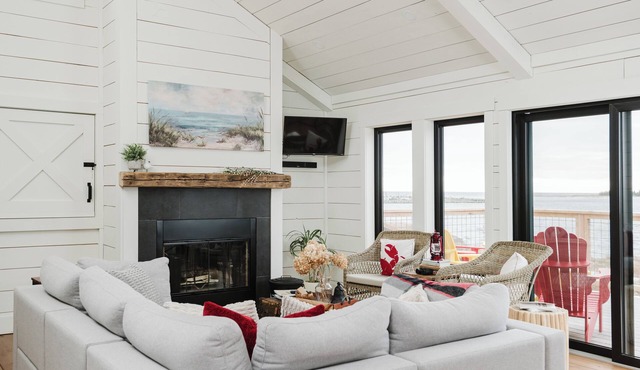 Unique Rural Oceanfront 2 Bedrooms with Private Ensuites, Dog Friendly, Hot Tub