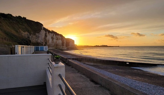 Unique sea view in Dieppe, with your feet in the water
