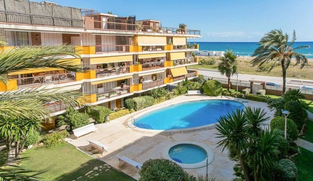 Unique Sea views & Beachfront Apartment