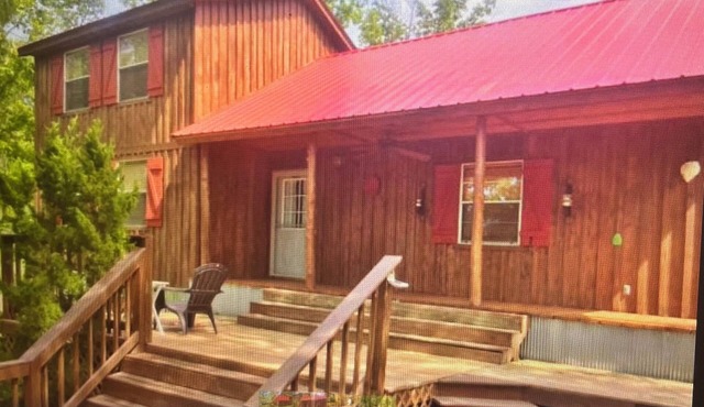 Unique secluded cabin just minutes from the beautiful Buffalo River!