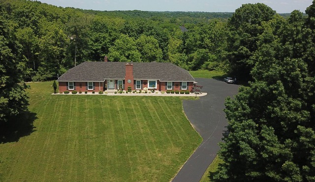 Unique Serenity - Entire Home On Private 3-Acres in Metro. Expo Center, Bourbon