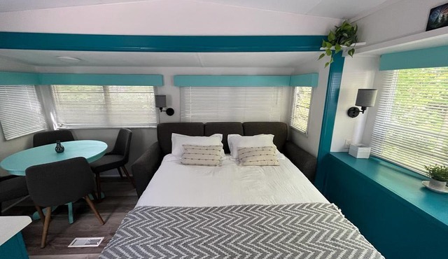 Unique "Shipwreck" Glamping RV I Near Grotto