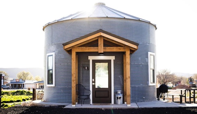 Unique Silo Honeymoon Suite/Soaker Tub/Sleeps 4
