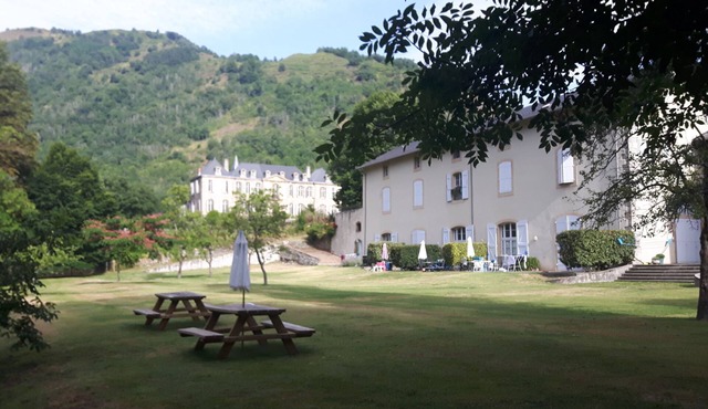 Unique Ski/Mountain Apartment In Grounds Of 18th Century Chateau with new pool