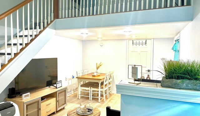 Unique Space 10 mins from Beach