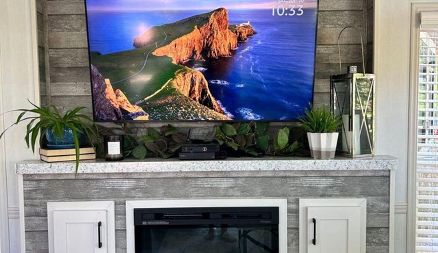 Unique Space - Beautiful home on 17th green of golf resort