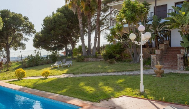 Unique space with private pool 2km from beach