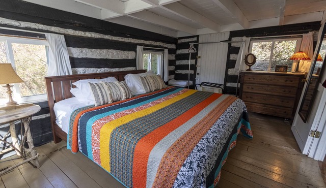 Unique Stay in a 1907 Log Cabin on The Kentucky River