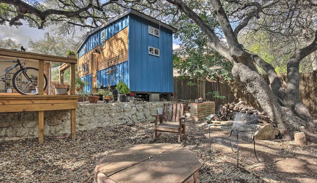 Unique Stay: 'Tiny Everest' San Antonio Home!