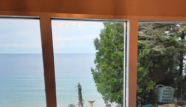 Unique stone cottage on Turquoise waters of the Bruce Pennisula