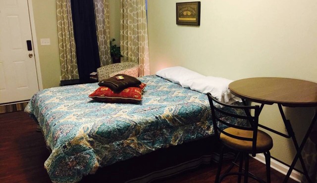 Unique Studio Near Presbyterian Hospital, UNT & Denton Square
